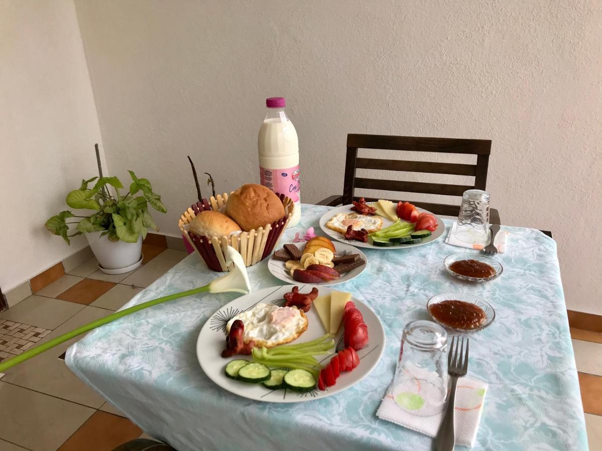 Vila Arlind Hotel Vlorë Buitenkant foto
