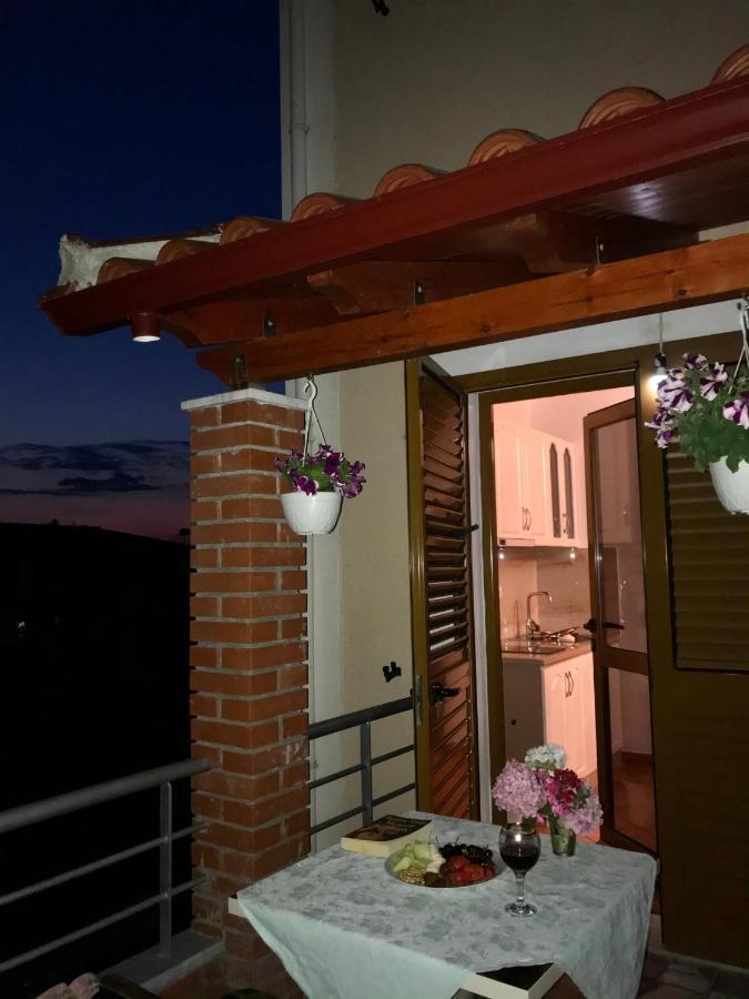 Vila Arlind Hotel Vlorë Buitenkant foto