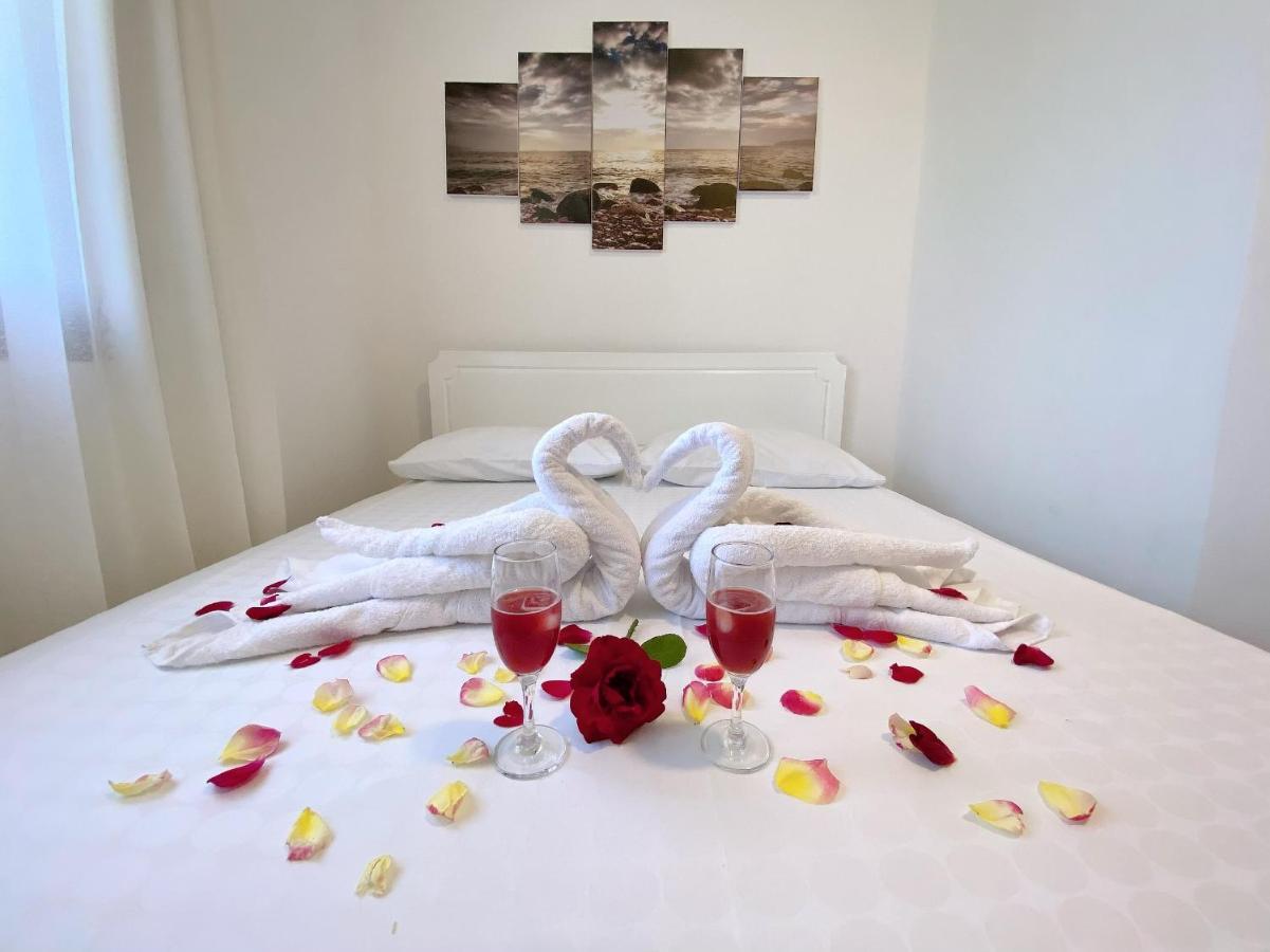 Vila Arlind Hotel Vlorë Buitenkant foto