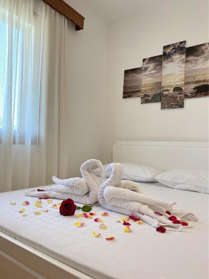 Vila Arlind Hotel Vlorë Buitenkant foto
