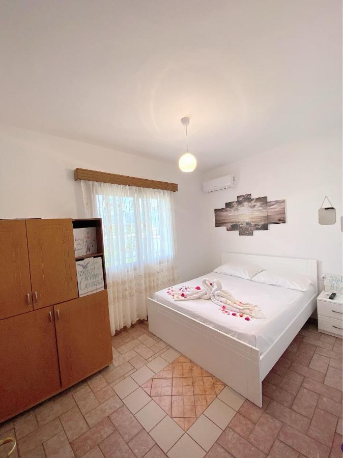 Vila Arlind Hotel Vlorë Buitenkant foto