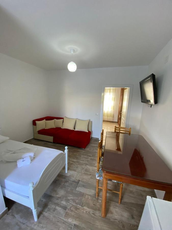Vila Arlind Hotel Vlorë Buitenkant foto