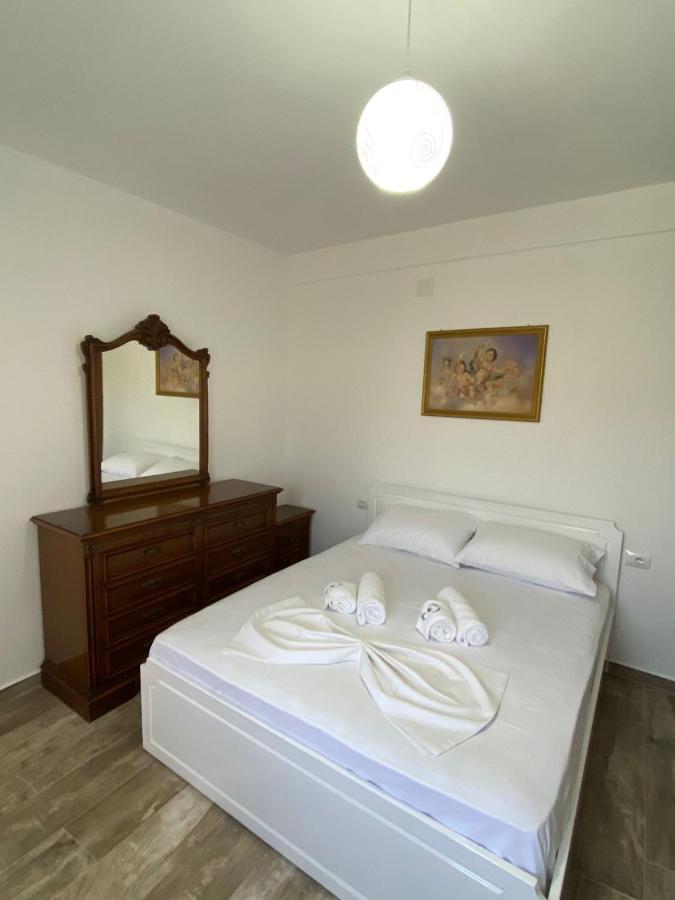 Vila Arlind Hotel Vlorë Buitenkant foto