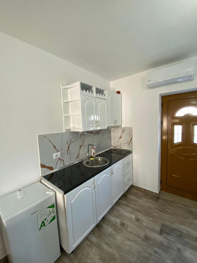 Vila Arlind Hotel Vlorë Buitenkant foto
