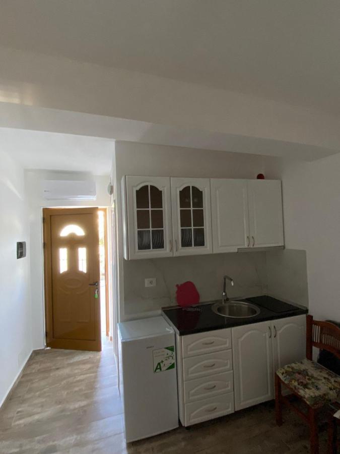 Vila Arlind Hotel Vlorë Buitenkant foto