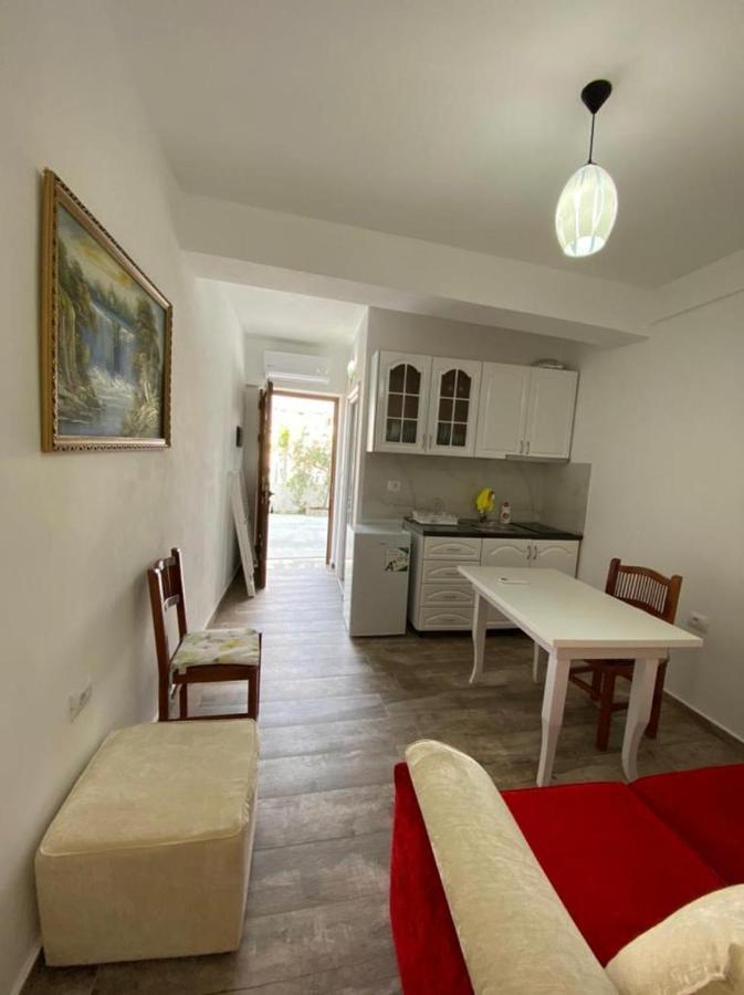 Vila Arlind Hotel Vlorë Buitenkant foto