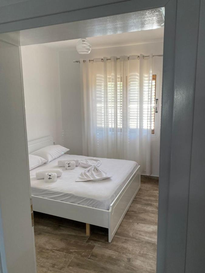 Vila Arlind Hotel Vlorë Buitenkant foto