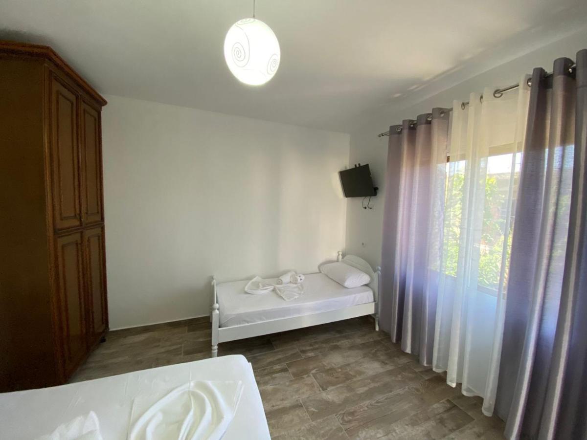 Vila Arlind Hotel Vlorë Buitenkant foto